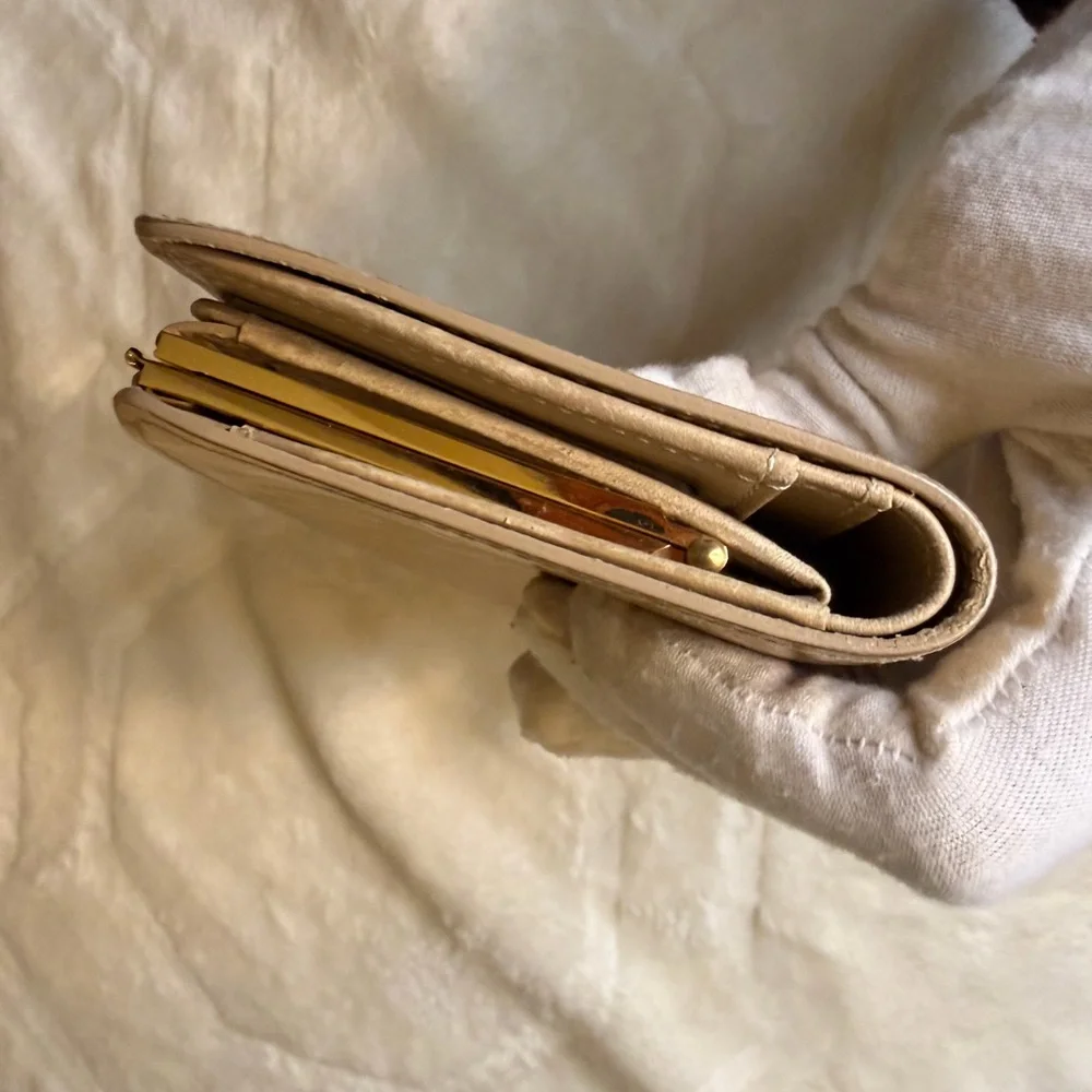 Louis Vuitton Yellow Monogram Vernis Wallet - Picture 6 of 16